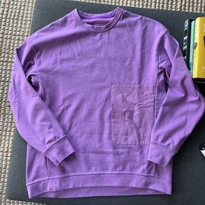 Arc’teryx oversized long-sleeve women’s top with front pocket, Sz S